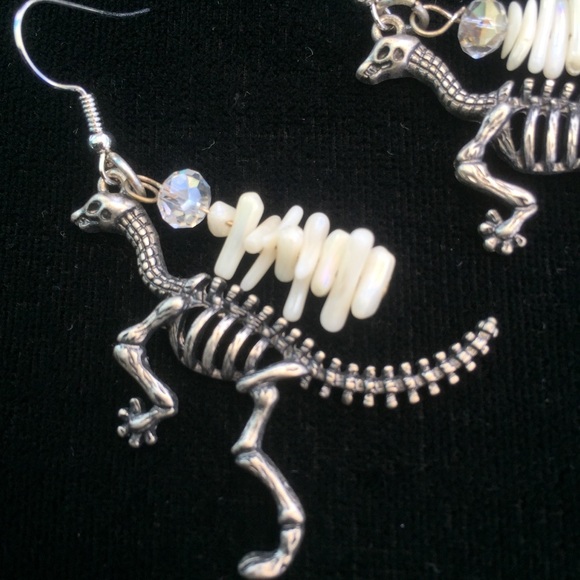 Dino-Earrings! - Picture 4 of 8